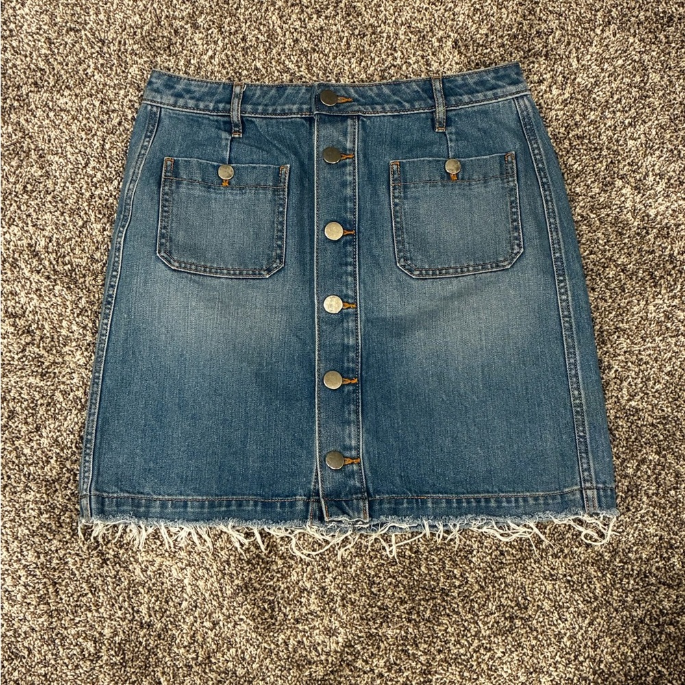 LOFT Ann Taylor Denim Mini Skirt Button Front Raw Hem. Size 6.
